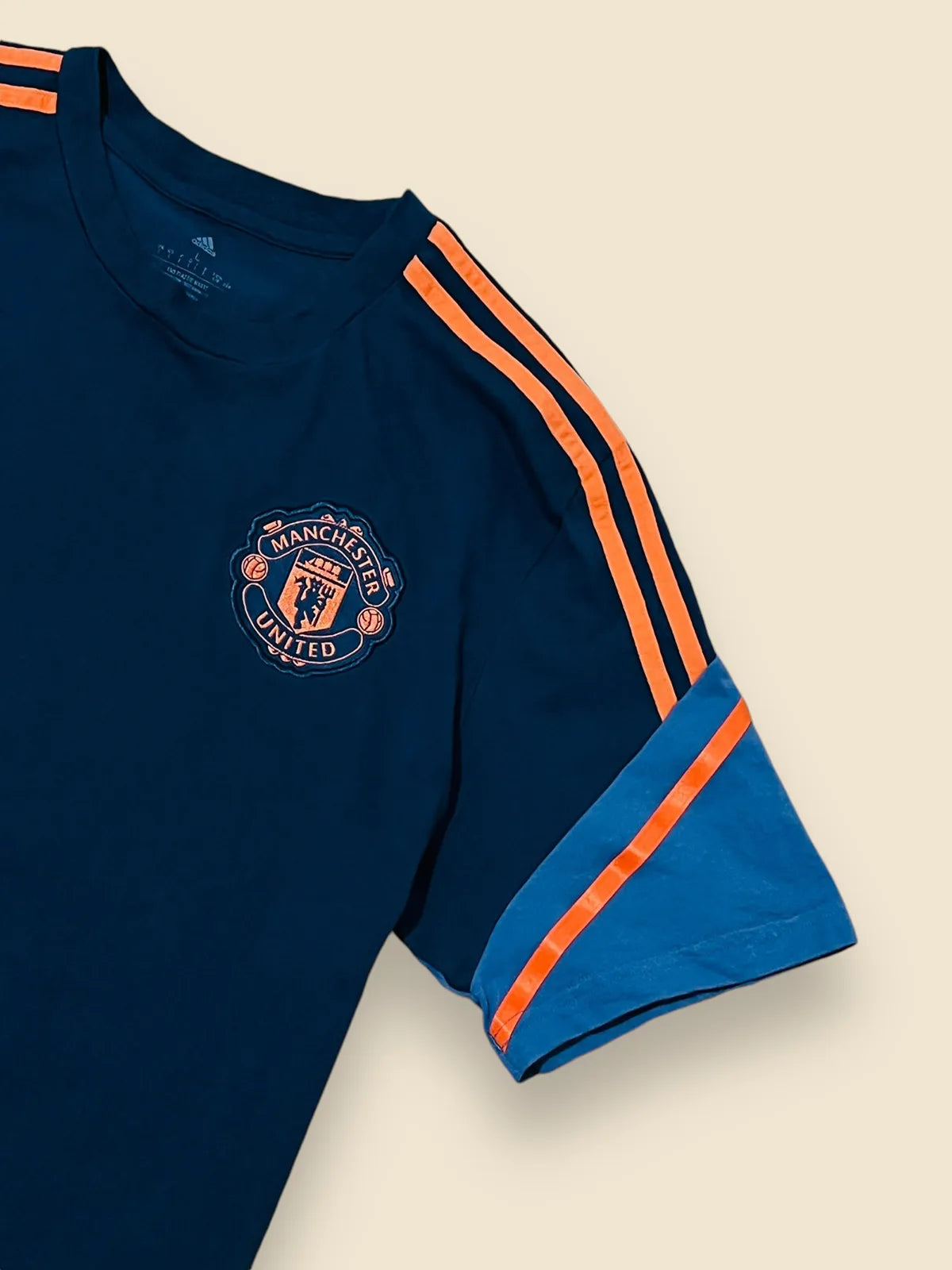 Manchester United by Adidas talla L SlimFit