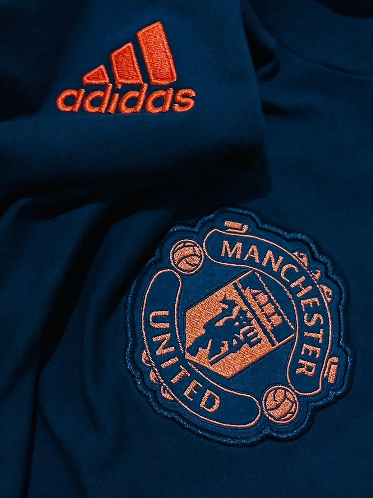 Manchester United by Adidas talla L SlimFit