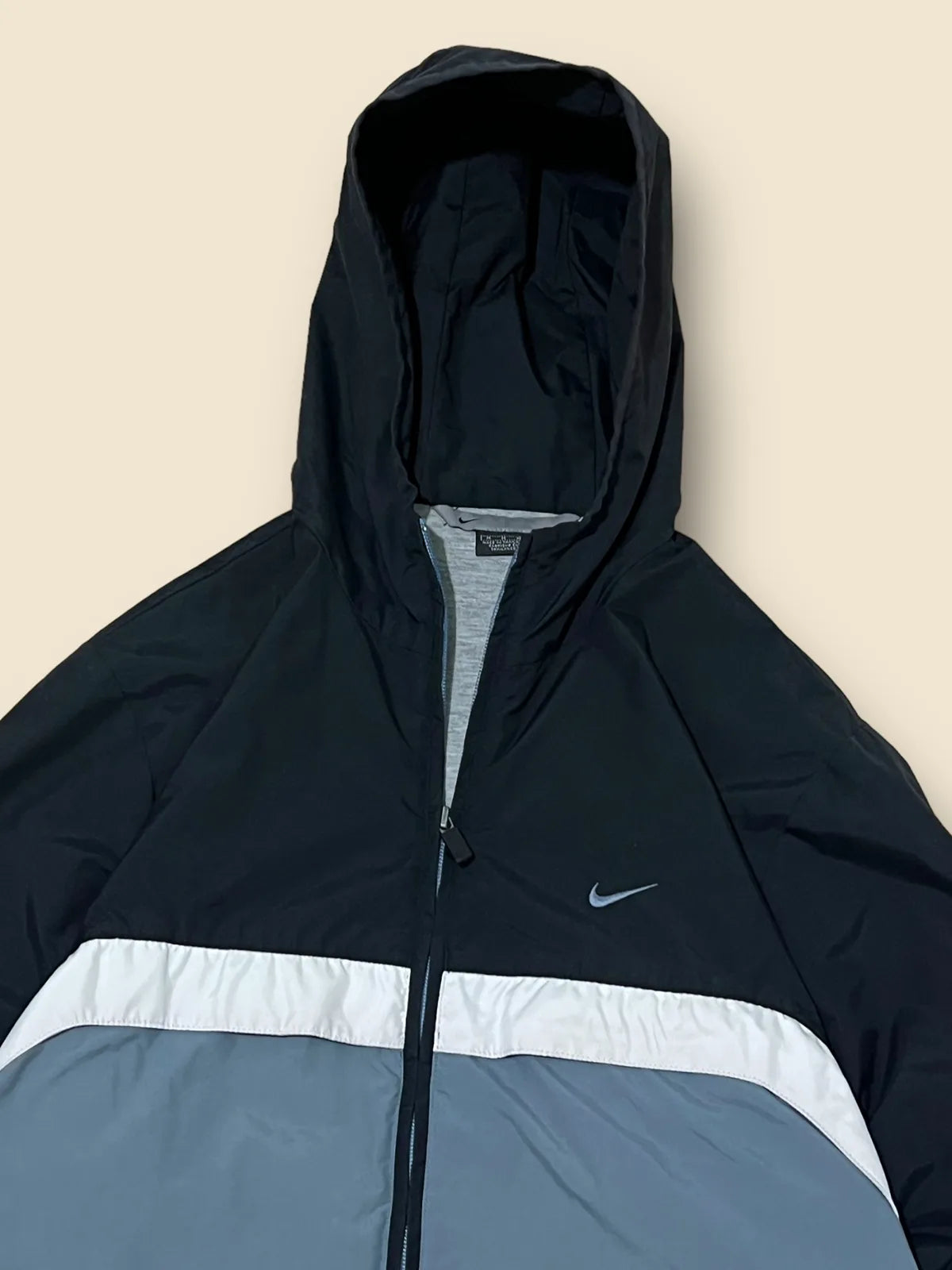 Suéter Nike Y2K exterior impermeable talla M