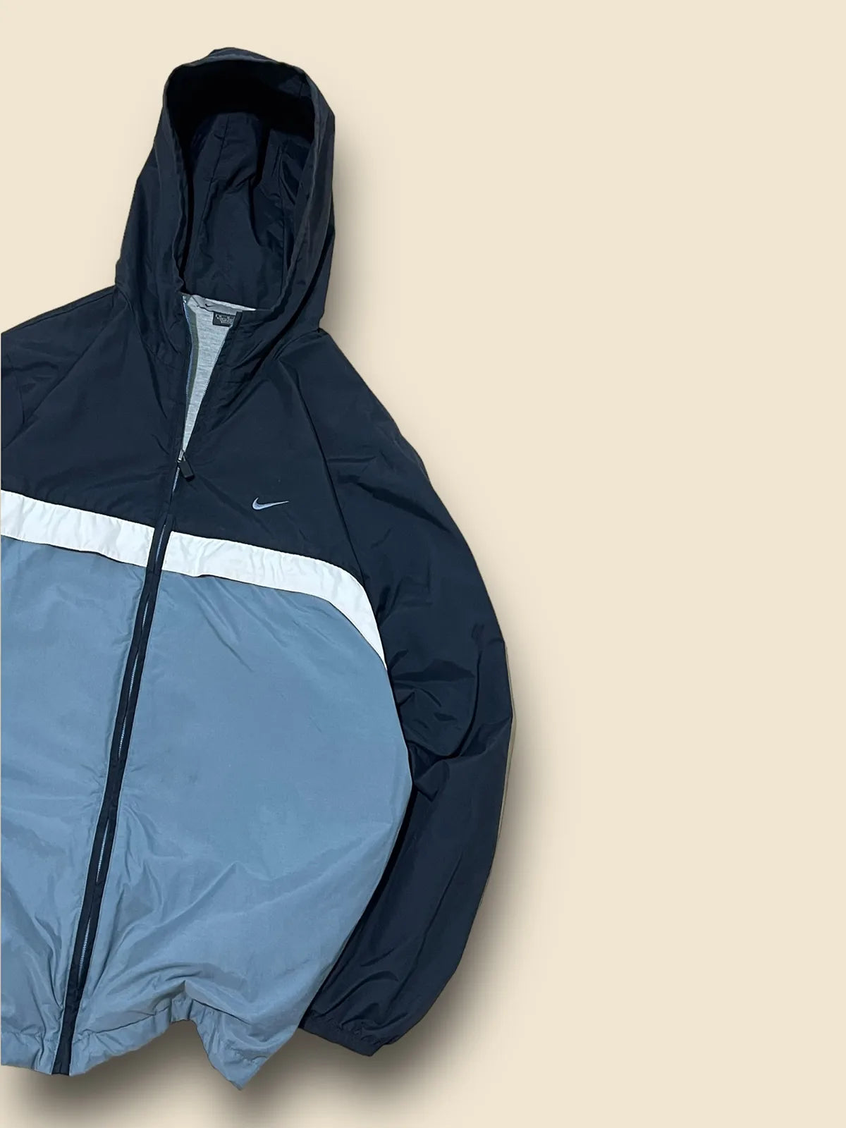 Suéter Nike Y2K exterior impermeable talla M